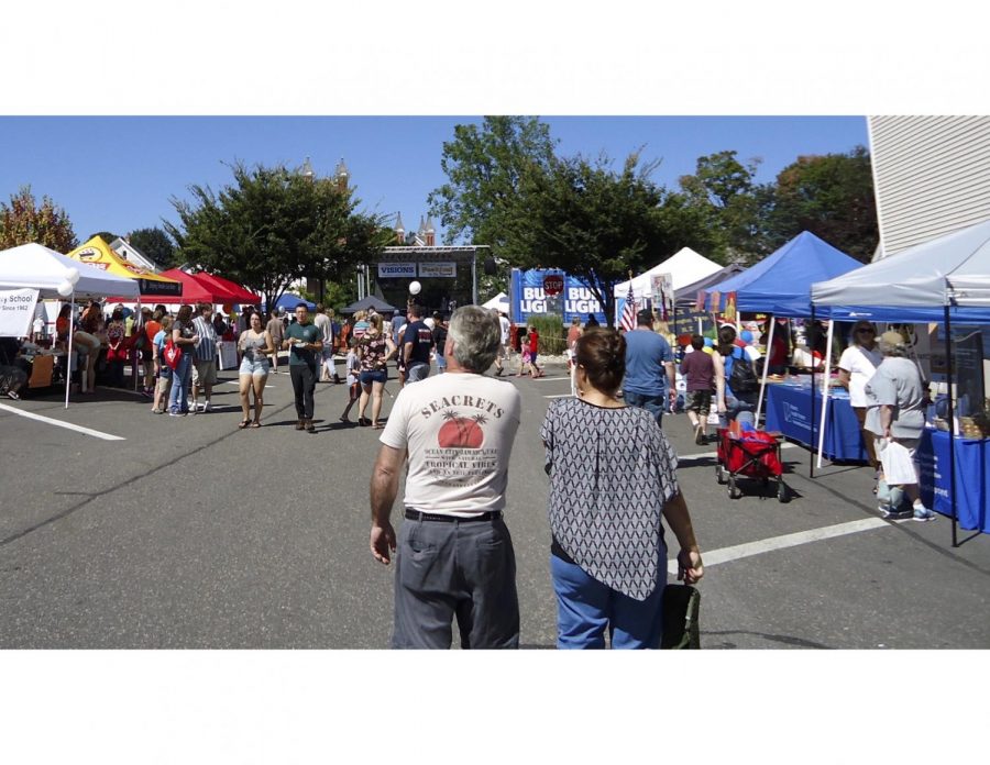 Vendors lined up and down the sides of local parking lot, giving the festival goers freedom to roam and explore the various stations.
(Photo by Kassidy Vargas)
