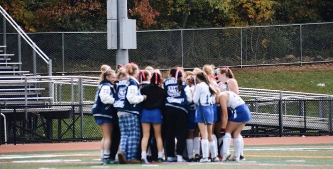 The+Warren+Hills+Field+Hockey+Team+gets+psyched+up+together+for+a+home+game+during+the+fall+2021+season.+%28Photo+by+Ryleigh+Reagan%29