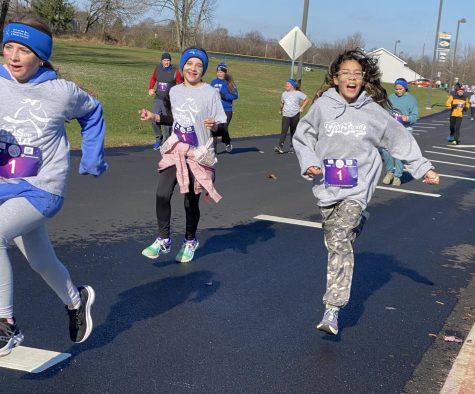 Students from local elementary schools covered by the Warren Hills Regional School District participate in a 5K run with the Girls on the Run organization Nov. 19. (Photo by Leyna Stagg)